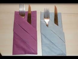 Plier Une Serviette Decorer Une Table Porte Couverts Pliage Facile A Re Pliage Serviette Pliage Serviette Couvert Pliage Serviette Papier Facile