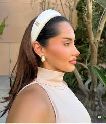 Karla Burton (shortest philtrum I've ever seen) : r/VindictaRateCelebs