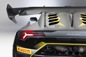 Lambo's squadra corse bods focused mainly on tweaking. Oficial Asi Es El Nuevo Lamborghini Huracan Super Trofeo Evo Una Bestia Con Esteroides Para El Circuito