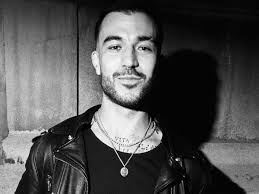 Diego Alfaro encuentra a nuevos compañeros de cuarto en un hotel: un  alacrán y ratones