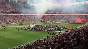 Türkiye sınırları içerisindeki en köklü spor kulübü olan beşiktaş'ın mazisi kupalarla dolu. Besiktas Jk Sampiyonluk Toreni 2017 Kupa Kaldirma 1080p60fps Youtube