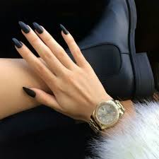 Cuando te sientes paralizada por todas estas decisiones debilitantes, el arte de. Unas Acrilicas Negras Mate Largas