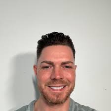 The woman didn't say a word. Just laid the blanket down and walked away.  The dog never stopped looking at her #StreetDogLove #SilentKindness  #DogDeservesWarmth