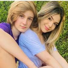 We would like to show you a description here but the site won't allow us. Aos 13 Anos Melody Engana Fas Com Namoro Fake Para Impulsionar Redes Sociais Noticias Da Tv