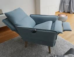 Funktionssessel Im Skandinavischen Design Mit Goldenen Fussen Sessel Wohnen Kleines Sofa