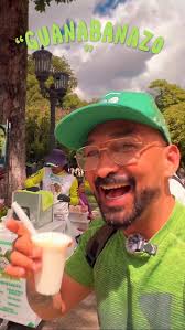 Título: (Lágrimas de Mérida) Autor: Héctor Toscano [Verso 1] La montaña  rugió con dolor, el cielo lloró en gris, Mérida se quedó sin voz, el río  borró raíces. [Pre-Coro] Casas que el