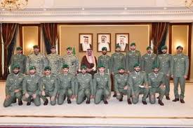 أصدر أمير الكويت الشيخ نواف الأحمد الجابر الصباح، اليوم الأربعاء، أمراً أميرياً بتزكية نائب رئيس الحرس الوطني، الشيخ مشعل الأحمد وظل الشيخ مشعل يتدرج في وزارة الداخلية، قبل أن يتولى منصب نائب رئيس الحرس الوطني بدرجة وزير، وهو المنصب الذي ما زال يشغله حتى. Ù…Ù† Ù‡Ùˆ Ø§Ù„Ø´ÙŠØ® Ù…Ø´Ø¹Ù„ Ø§Ù„Ø£Ø­Ù…Ø¯ Ø§Ù„ØµØ¨Ø§Ø­ ÙˆÙ„ÙŠ Ø§Ù„Ø¹Ù‡Ø¯ Ø§Ù„ÙƒÙˆÙŠØª Ø§Ù„Ø¬Ø¯ÙŠØ¯ Ù‚Ù†Ø§Ø© Ø§Ù„Ø¹Ø§Ù„Ù… Ø§Ù„Ø§Ø®Ø¨Ø§Ø±ÙŠØ©