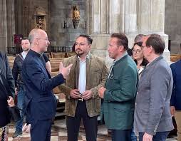 Arnold schwarzenegger ist nicht nur der „terminator, sondern auch familienvater. Arnold Schwarzenegger Wunscht Fur Sich Requiem Im Stephansdom