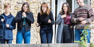 Anne benoît as andrée (2 episodes). Valerie Bonneton Hors De Question Que Je Crie Encore A Taaable Le Point