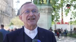 Worshippers mark Good Friday at Notre-Dame in Paris