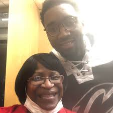 Introduction and photo sharing in online community