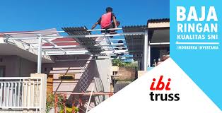 Untuk kalian yang mungkin masih memiliki lahan di teras bagian belakang rumah yang cukup luas, kalian dapat menambahkan kanopi atau atap menggunakan baja ringan dengan penutup atap yang transparan. Rangka Kanopi Baja Ringan Yang Cocok Untuk Desain Rumah Anda