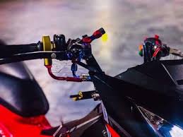 Explore tweets of kepala bergetar @kepalabergetar on twitter. Honda Sonic 150 Jadi Tambah Manis Dimodif Dengan Taburan Part Mewah Semua Halaman Gridoto Com