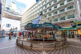 The event starts with champagne in the dinner party then relocates to the diamond lounge, where you'll find a long table and expansive views over the boardwalk, aquatheater and horizon. Boardwalk On Allure Of The Seas Picture Of Allure Of The Seas World Tripadvisor