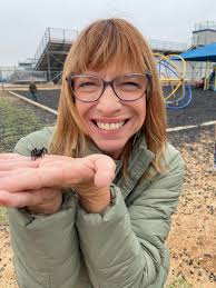 Overcoming fear of spiders to make friends with recluse
