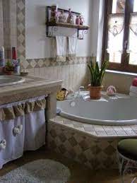 Potrete ammirare degli splendidi modelli a pannello con ricami a mano oppure delle tende a caduta perfette sia per finestre che per balconi. Un Bellissimo Bagno Coutryssimo Arredamento Bagno Arredamento Bagni Shabby