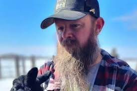 Eric Dighans's Instagram, Twitter & Facebook