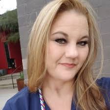 Ashley Roscoe (@avaroscoe)