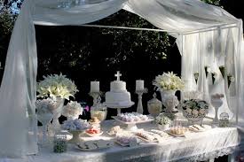 Un detalle que no puede faltar en la decoracion para la primera comunion son las velas blancas, es el simbolo de la luz en la vida. Primera Comunion En Color Blanco Impecable Decoracion Para Tu Primera Comunion