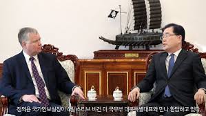 정의용 청와대 국가안보실장이 한미일 안보 고위급 협의에 참석하기 위해 오늘 미국으로 출국했습니다. ë¹„ê±´ é' ë°©ë¬¸ ì •ì˜ìš© ì‹¤ìž¥ ë©´ë‹´