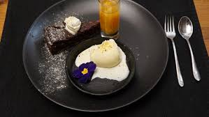 Finden sie köstliche rezepte auf edeka.de. Das Perfekte Dinner Rezepte Mississippi Mud Pie Und Karibische Kokoskugel Treffen Andalusische Orange