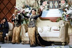 Pakaian orang tua pengantin adat jawa. Prosesi Ngunduh Mantu Serta Maknanya Dalam Adat Jawa