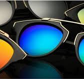 Wayfarer style sunglasses with Gloden flush lenses