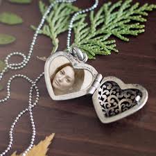 Lightly trace around the circular or ovular area where. Heart Locket Photofunia Free Photo Effects And Online Photo Editor