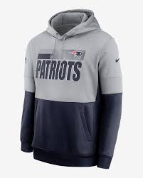 Aug 27, 2021 · get the latest official new england patriots schedule, roster, depth chart, news, interviews, videos, podcasts and more on patriots.com. Nike Therma Team Name Lockup Nfl New England Patriots Herren Hoodie Nike Be