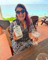 Your girl just finished another manuscript! First time I have missed a  deadline (Thanks, pneumonia!) but luckily, I have an understanding editor.  Celebrating with @graceomalleyspirits gin! 🍸