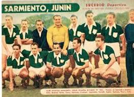 Caruso se dio el gusto y celebró su primera victoria con sarmiento. 1952 Sarmiento De Junin Football Team Wrestling Football