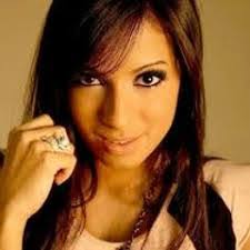 Linda Cardinali's Instagram, Twitter & Facebook