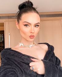 Kilt this lewkk boo! 😍🔥 Brows straight fleeky with #BROWMVP in 'Dark  Brown' with a full coverage slay and glow with no flashback using  #PROFILTRCONCEALER in 190 #PROFILTRSETTINGPOWDER in 'Butter'  #SUNSTALKRBRONZER in #