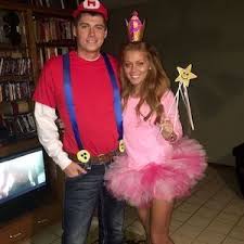 75 Easy Diy Couples Halloween Costumes Prudent Penny Pincher Diy Halloween Paarkostume Halloween Kostume Fur Paarchen Halloween Kleidung