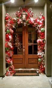 Simple But Beautiful Front Door Christmas Decoration Ideas 05 Christmas Decorations Diy Outdoor Decorating With Christmas Lights Christmas Door Decorations