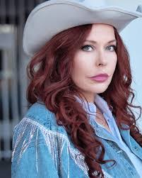 Laura Meadows's Instagram, Twitter & Facebook