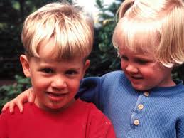 Onafscheidelijke Twentse tweeling 'gehalveerd' na zelfgekozen dood