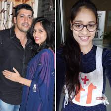 Nikita kaul is the wife of martyr major vibhuti dhoundiyal. Gysjv4vnrgykpm