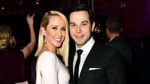 Celebrity sweethearts anna camp and skylar astin were married over the weekend in a dreamy celebration/ pitch perfect reunion. Endgultig Pitch Perfect Anna Und Skylar Sind Geschieden Promiflash De