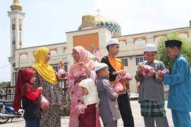 Hari raya haji is the nearby malaysian name for the muslim holiday of eid al adha, the feast of sacrifice. More Than 100 Help Distribute Meat At Hari Raya Haji Observance In 134 Year Old Mosque The Star