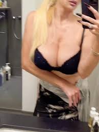 Sonia Grey gioca con le tettone | Solopornoitaliani