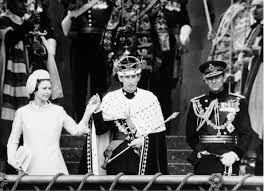 Принц уэльский чарльз навестил свою мать королеву елизавету ii в виндзорском замке после смерти герцога эдинбургского филиппа. Investitura Charlza Princa Uelskogo Zhizn Po Korolevski