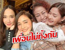 แฟนคลับแห่ส่งกำลังใจ ปุ๊กลุก ฝนทิพย์ แจ้งข่าวคุณแม่ล้มหัวฟาดพื้นหยุดหายใจ อาการหนัก ลั่นหัวอกลูกสุดปวดใจโรงพยาบาลกลับล้อเล่นกับชีวิตคน Fctrgkfasybwam