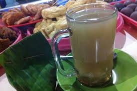 Masak sambil terus diaduk hingga mendidih. Angkringan Tempat Menikmati Wedang Yang Murah Meriah