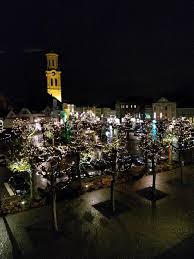 Dit gebeurt sinds 1555, toen keizer karel v lokeren het recht gaf om markt te houden. Het Wordt Een Groene Kerst Lokeren Het Nieuwsblad Mobile