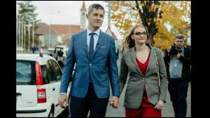 Surpriza pentru sotie la ziua de nastere. Cum A ApÄƒrut SoÈ›ia Lui Dan Barna La Vot Foto Video B1 Ro