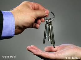 Compania înființată în anul 2011 a deservit în ultimii ani. In LocuinÈele Pentru Tineri Cu Chirii Modice Din Centrul Capitalei Stau FoÈti AngajaÈi Ai PrimÄriei Sectorului 1 Cu Salarii De Peste 5 000 De Lei Romania Dw 12 05 2021