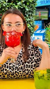 “…decimos vámonos a Mony, a brindar por los que ya no están, pero siguen  viviendo en cada recuerdo, en cada sabor.” 🌙✨, Entre el fuego de Doña  Diabla, el misterio del Pantano, la esencia del ...