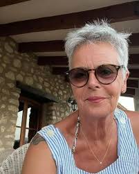 The best thing that could have happened to me, cut my hair after illness  and never dye it again ❤️