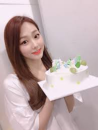 Happy Birthday Mina This December 4th Gugudan S Mina Kang Mi Na Is Celebrating Her 20th Birthday Int 19th Entertainment Wanita Kue